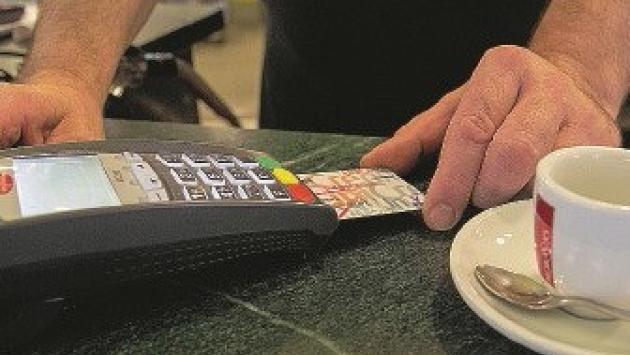 Manovra, scende a 40 euro la soglia per il pos. Verso la proroga al 31 dicembre per il superbonus