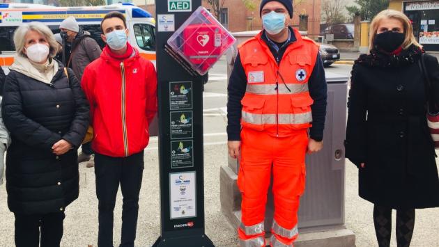 Inaugurato il nuovo DAE in piazzale Pablo in memoria di Massimo Zaccardi