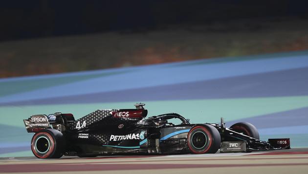 Pole di Hamilton su Bottas. Ferrari in sesta fila