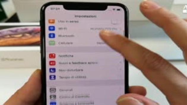 L'acqua danneggia gli  iPhone, l'Antitrust affibbia 10 milioni di multa alla Apple