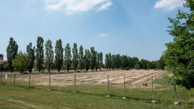 Campo di via Jacobs: bloccati i lavori