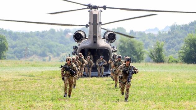 Elicotteri e centinaia di militari dell'Esercito a Fornovo. Il ministro Crosetto: «La sicurezza non è mai scontata»