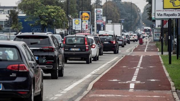Pista ciclabile da Parma a Collecchio: previsto il taglio di 96 platani