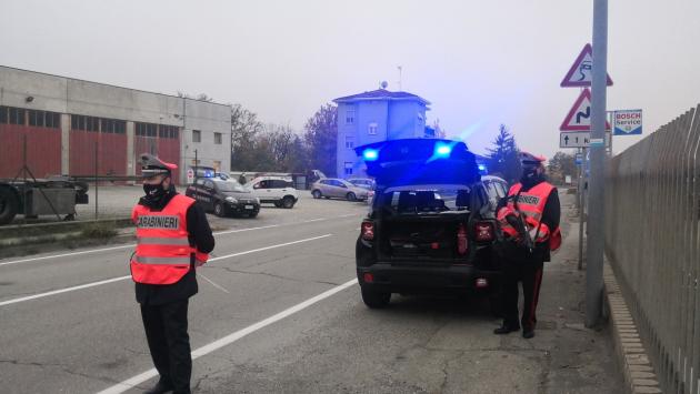 Fornovo, 19enne in auto con droga e bilancino di precisione: denunciato