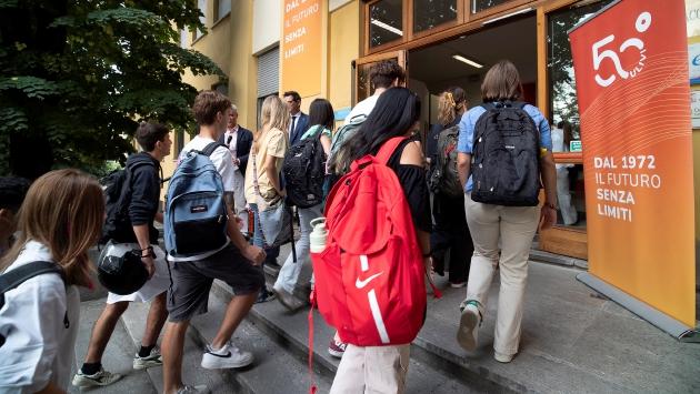 Scuola, si ricomincia. Ma alcune cattedre sono ancora «vuote»