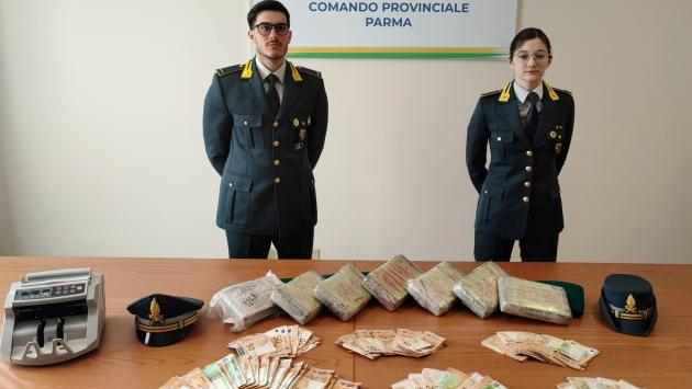 Arrestato con sette chili di droga nel doppiofondo, patteggia 28enne