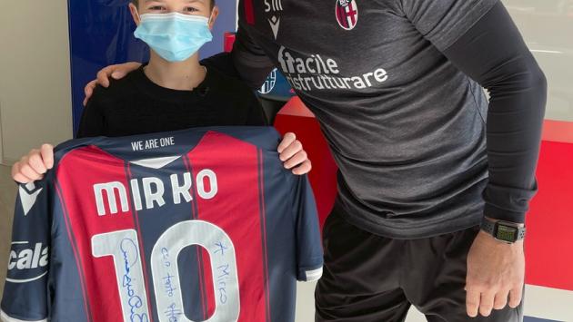 Mirko vince la leucemia e incontra il suo idolo Mihajlovic