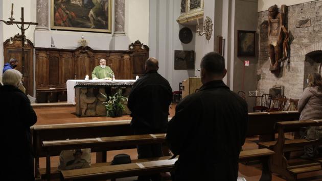 Alla messa cambiano Padre Nostro e Offertorio. E il congedo diventa in latino