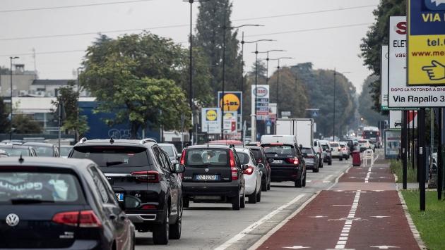 Parma-Collecchio, rivisto il progetto per la ciclabile: «Salvi i platani»