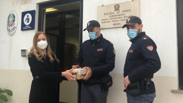 Staffetta solidale della polizia ferroviaria per aiutare una donna malata