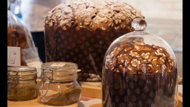 In pasticceria o fatto  in casa: panettone presente