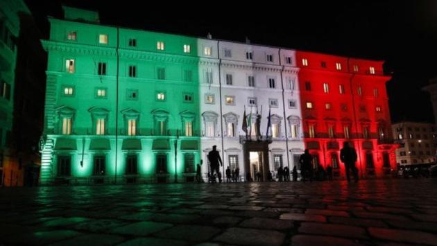 Ecco il Dpcm di Natale 2020:  Italia in zona rossa nei festivi e prefestivi e arancione nei giorni di lavoro. Via libera a due congiunti non conviventi per Natale 