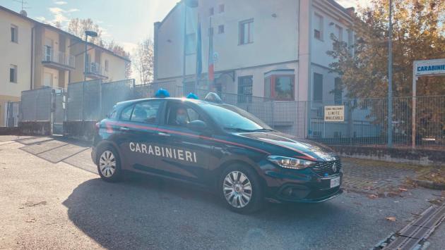 Manovre spericolate in auto in stato di ebbrezza: fermato e denunciato un 25enne