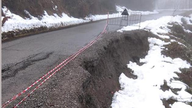 La frana cancella una strada: iniziati i lavori sulla Tiglio-Tanugola