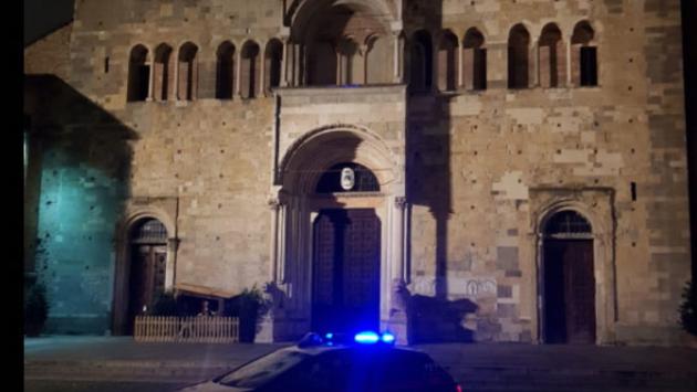Evadono dai domiciliari in una comunità e rapinano due ragazzi in via Cenni: arrestati
