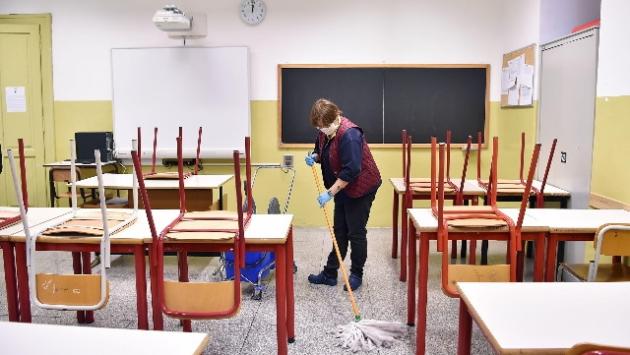 Scuole, ok dai Prefetti alla ripresa il 7 gennaio al 50 percento. La Ministra dei trasporti: "Saremo pronti"