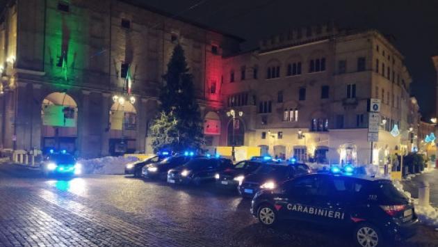Berceto, in sei a fare pericolose sgommate in auto sulla neve e senza mascherina: denunciati