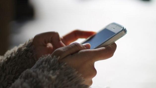 Bimbo sta soffocando, salvato da un infermiere collegato con lo smartphone