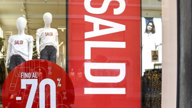 Saldi, interessato 1 consumatore su 2 ma spesa resta un'incognita