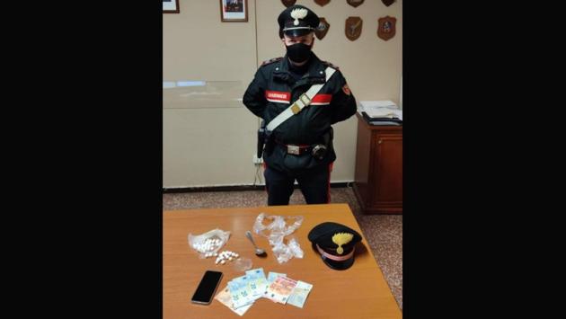 In casa 42 dosi di cocaina pronte per lo spaccio: arrestato