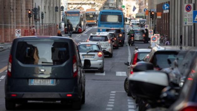 Auto in centro: sì o no? Comune vs. comitato
