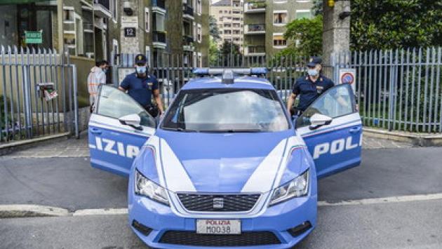 Due ladre 15enni scoperte su un balcone: botte e sputi contro il vicino che le blocca