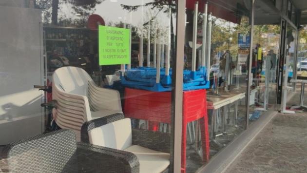 Il Governo conferma l'ipotesi di stop all'asporto dai bar alle 18. No agli spostamenti tra regioni. Le regole sugli ospiti. La Regione lancia il bando ristori per le attività danneggiate