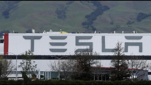 Tesla: Usa, l'agenzia sicurezza chiede il richiamo di 158mila auto