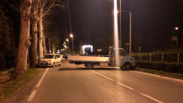 La strada sbarrata dai ladri, ma il maxi colpo fallisce