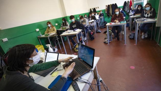 Superiori, ritorno in aula «a metà»: ecco come ci si organizzerà a Parma