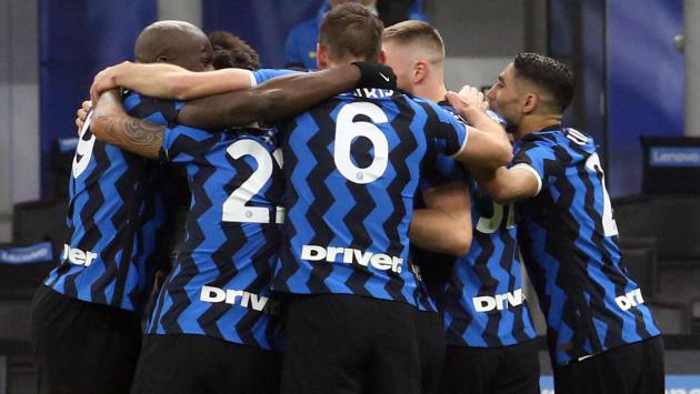 L'Inter stende la Juve e raggiunge il Milan. Per i bianconeri è buio pesto