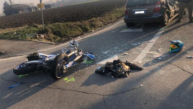 Due auto e una moto, incidente a San Pancrazio: due feriti, uno è grave