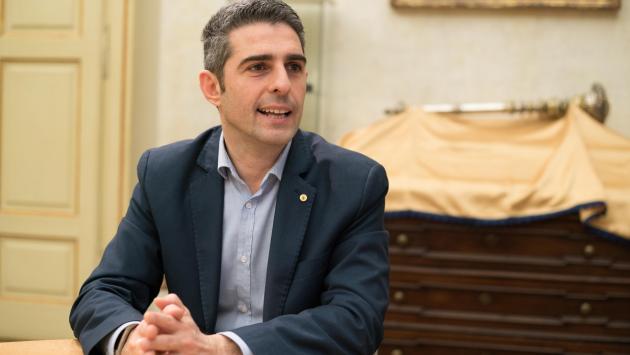 Consiglio comunale sul caso Svoltare, Pizzarotti: "La Rossi ha il mio pieno appoggio". Lei: "Il loro buon modello è indiscutibile"