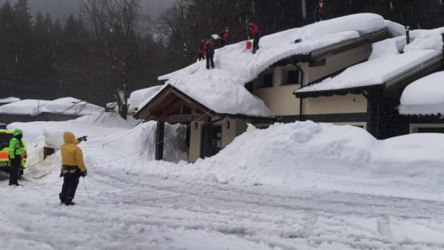 Lagdei e Prato Spilla: via la neve dai tetti delle strutture turistiche