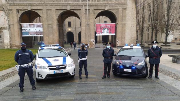 Aveva un etto di hashish in auto e sette a casa: arrestato 53enne 