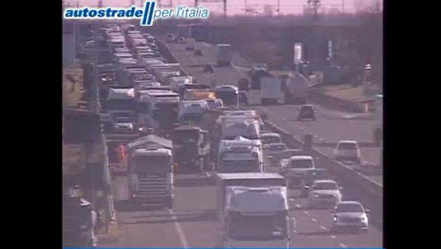 Incidente tra Terre di Canossa e Parma: coda di 3 chilometri