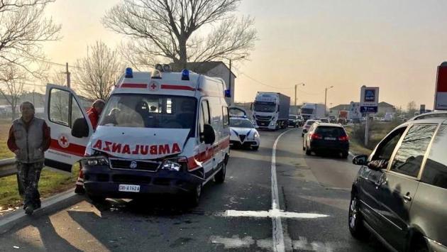 Incidente a Parola, scontro tra un autocarro  e un'ambulanza: un altro mezzo per il paziente