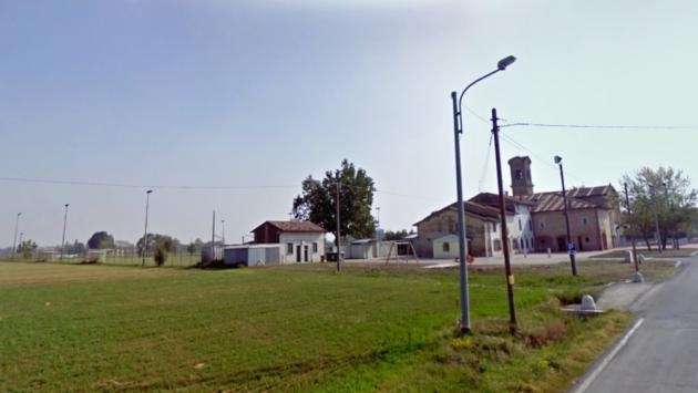 Malore in campo: 57enne salvato dai compagni con il defibrillatore