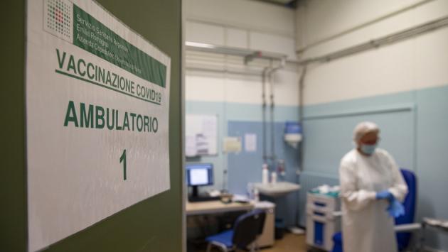 Vaccinazioni, dieci ambulatori aperti ogni giorno
