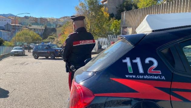 Pubblica un annuncio per la la vendita di pneumatici online ma viene truffata e perde 500 euro. Denunciato 64enne italiano