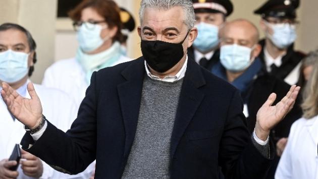 Anche Moderna annuncia un taglio del 20% di dosi di vaccino. Arcuri: "Stupiti e sconfortati. Ce ne mancano almeno 300mila"