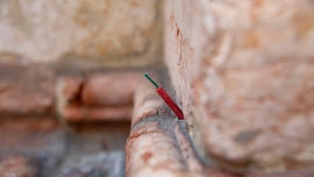 Battistero sempre nel mirino: danneggiato dai petardi