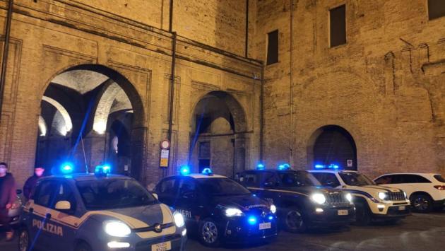 Controlli anti-Covid: locali promossi, ma centro molto affollato. E multa per 5 arrivati da fuori regione