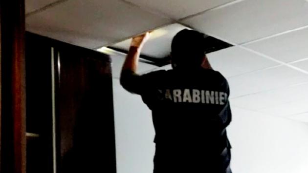 Il pusher? Ha il permesso umanitario e la droga nel controsoffitto 