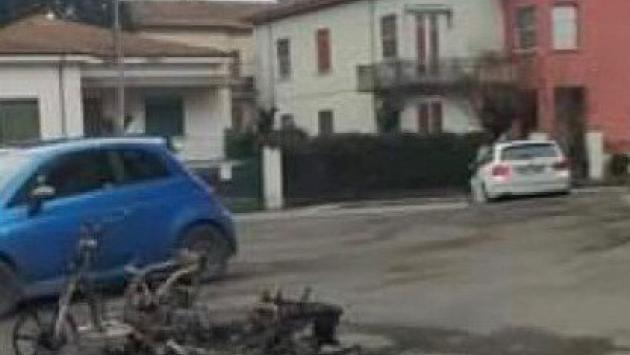 Proseguono le indagini sugli scooter bruciati 