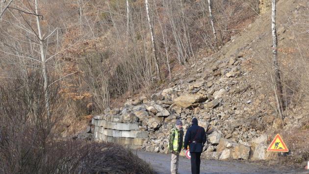 Bedonia, esplosivi per fermare la frana
