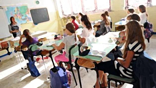 Sulla chat di studenti di una scuola media la foto di bambino con la pistola in bocca