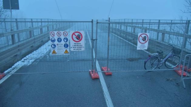 Il ponte sul Po diventa cantiere: stop (veramente) a pedoni e ciclisti