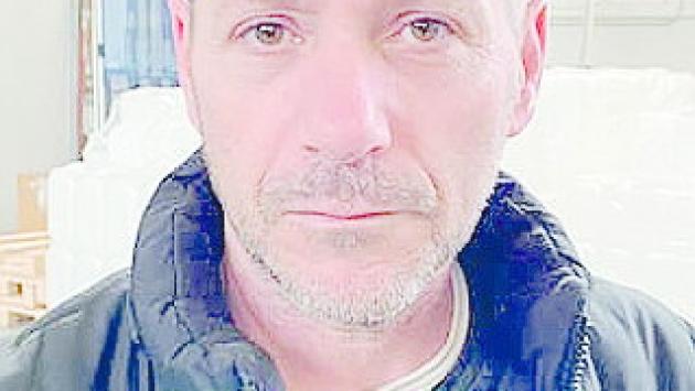 Si getta nel canale gelido e salva un giovane imprigionato nell'auto
