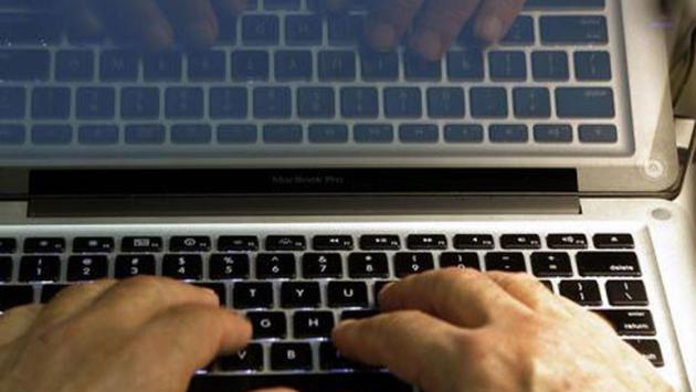 Le inviano falsa mail delle Poste e le rubano i dati del conto: spariti 6 mila euro